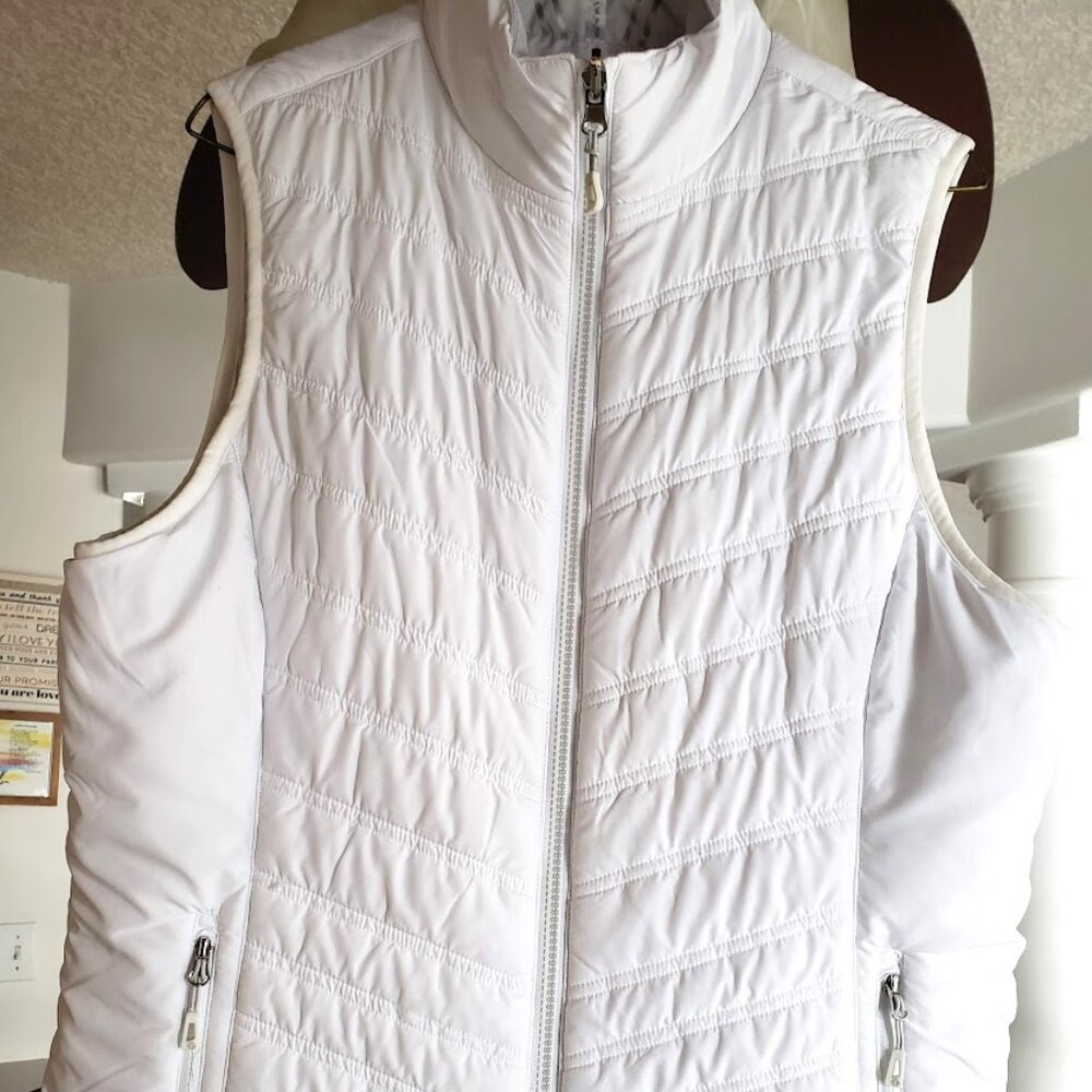 White Sunice Vest in size med large Machine wash dry
